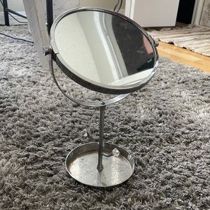 Vanity mirror